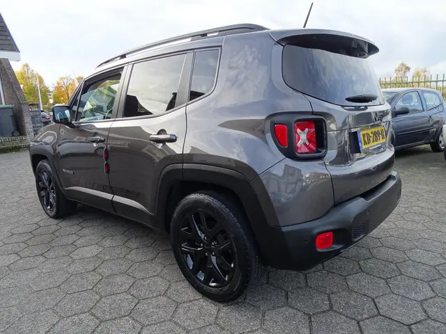 Jeep Renegade 1.6 E-Torq Black Line 2016 Benzine 4