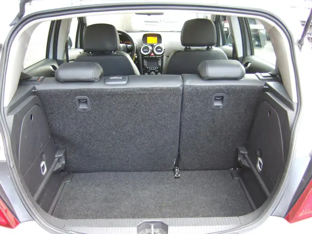 Opel Corsa 1.4-16V Cosmo - Navigatie - 2013 Benzine 16