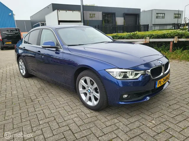 BMW 3 Serie 320i High Executive 2017 Benzine 2