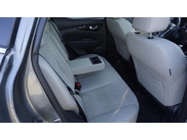 Nissan QASHQAI 1.2 Tekna 2015 Benzine 19