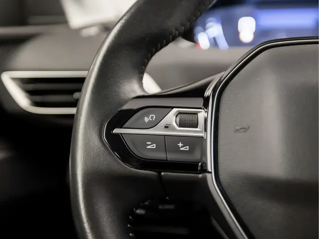 Peugeot 3008 1.2 PureTech Sport 2020 Benzine 18