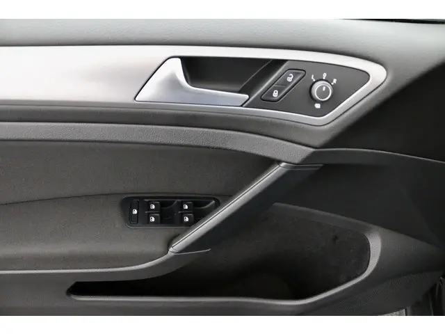 Volkswagen Golf 1.0 TSI Life antraciet 2020 Benzine 27