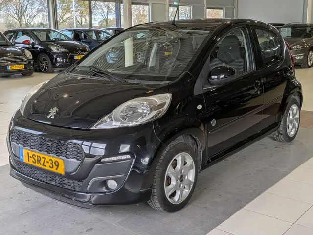 Peugeot 107 1.0 Envy 2013 Benzine 2