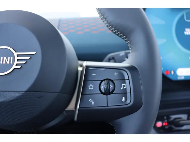 MINI Aceman Mini E Favoured L 42.5 kWh 2025 Elektrisch 17