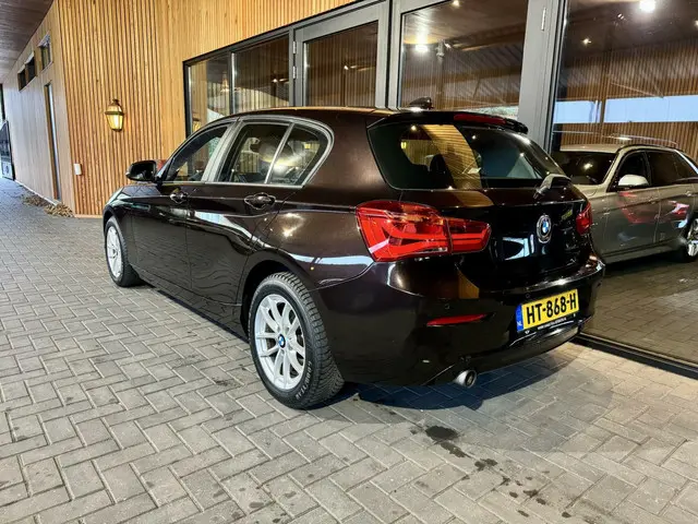 BMW 1 Serie 118i Bruin Metallic, automaat 2015 Benzine 8