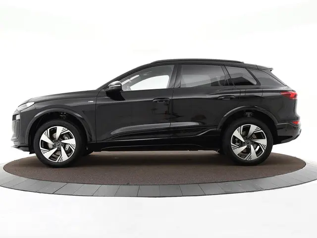 Audi Q6 e-tron S edition 252 PK 2025 Elektrisch 31