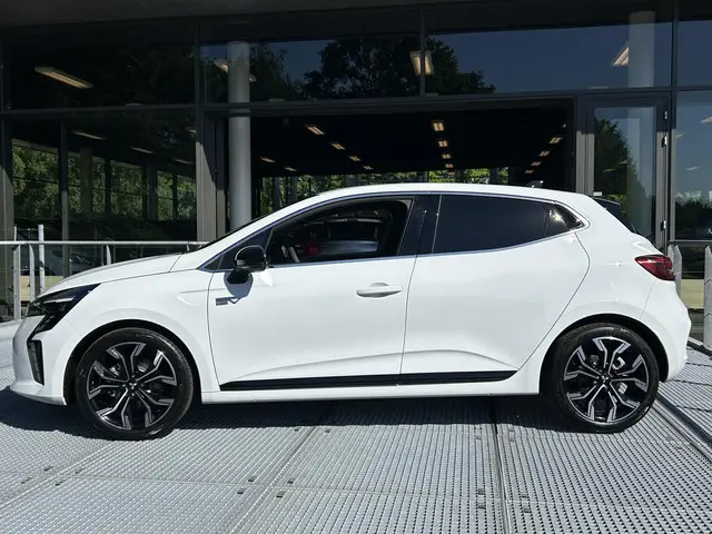 Mitsubishi Colt 1.6 HEV Intense+ 2025 Hybride Benzine 15