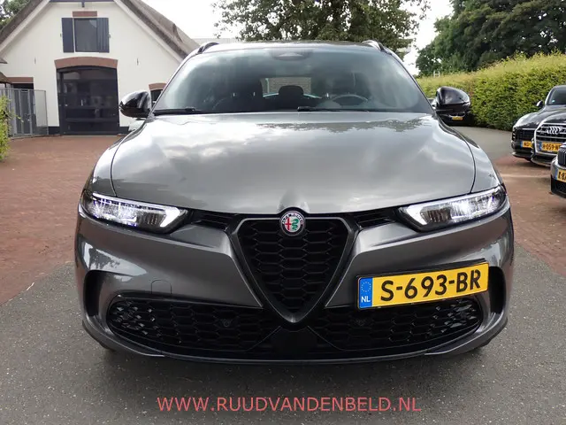 Alfa Romeo Tonale 1.5T Hybrid Sprint 2023 Hybride Benzine 2