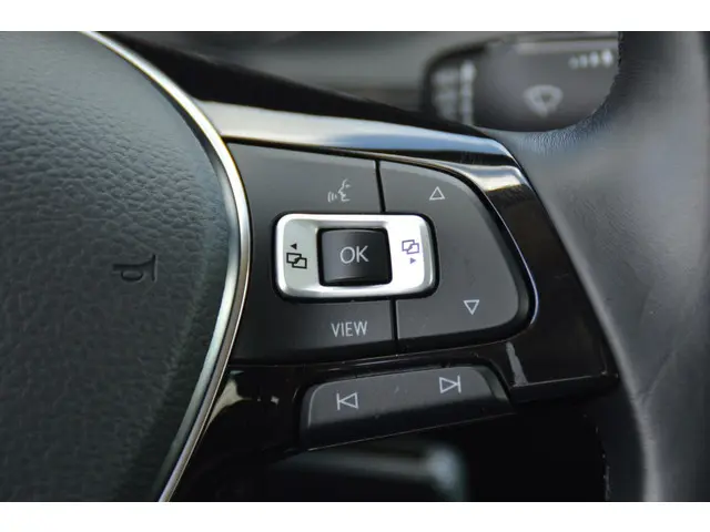 Volkswagen Polo 1.0 TSI Highline Business R 2021 Benzine 25