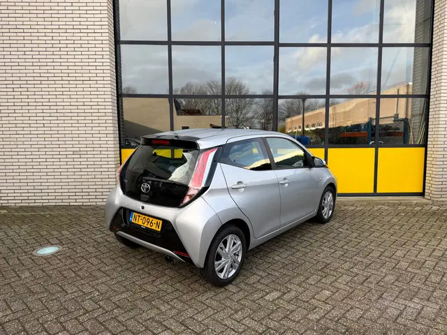 Toyota Aygo 1.0 x-sport, Camera, LMV, Airco 2017 Benzine 3