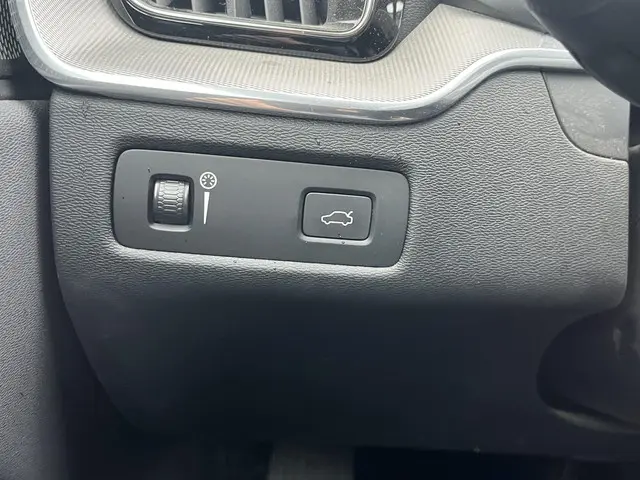 Volvo XC60 2.0 B4 R-Design 2021 Benzine 27