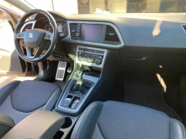 SEAT Leon FR Pano Leder Akrapovic Dynaudio 2018 Benzine 22