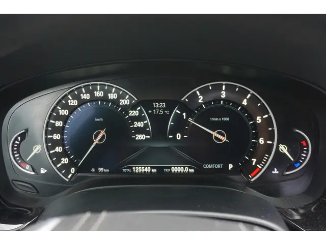 BMW 5 Serie 540i High Executive 2017 Benzine 11