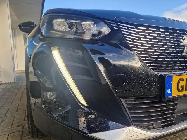 Peugeot 2008 1.2T 130pk Allure Pack 2022 Benzine 24