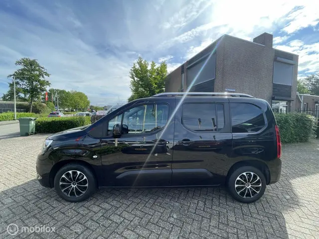 Opel Combo Life 1.2 Turbo L1H1 Edition Navi 2020 Benzine 2