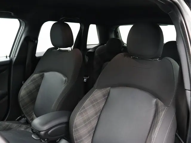 MINI 5-Deurs Cooper 2019 Benzine 10