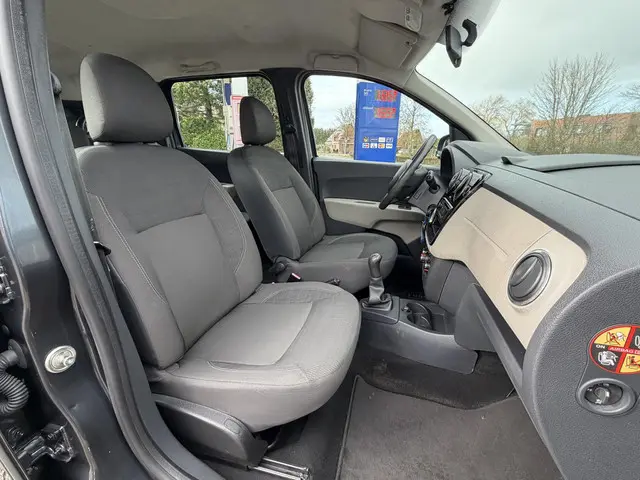Dacia Lodgy 1.2 TCe Lauréate 5p. 2013 Benzine 18
