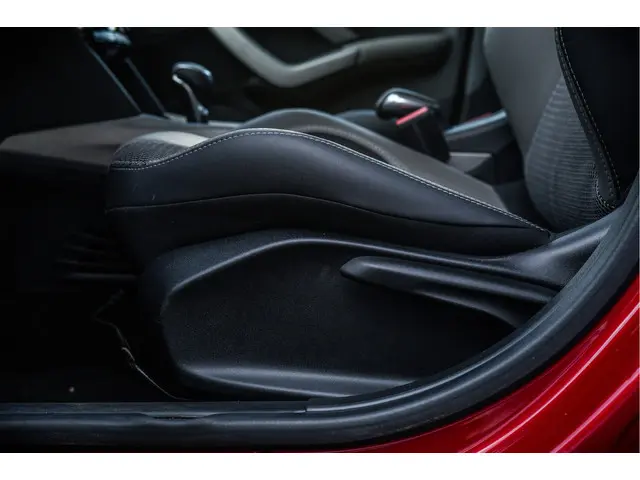 Peugeot 2008 1.2 PureTech Allure 2019 Benzine 17