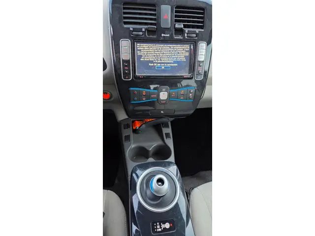 Nissan Leaf Base 24 kWh Xenon Navi 2012 Elektrisch 10