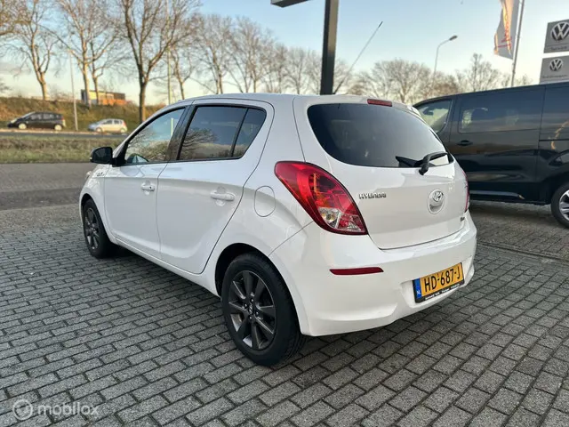 Hyundai i20 1.2HP i-Drive Airco Led Cruise 2016 Benzine 19