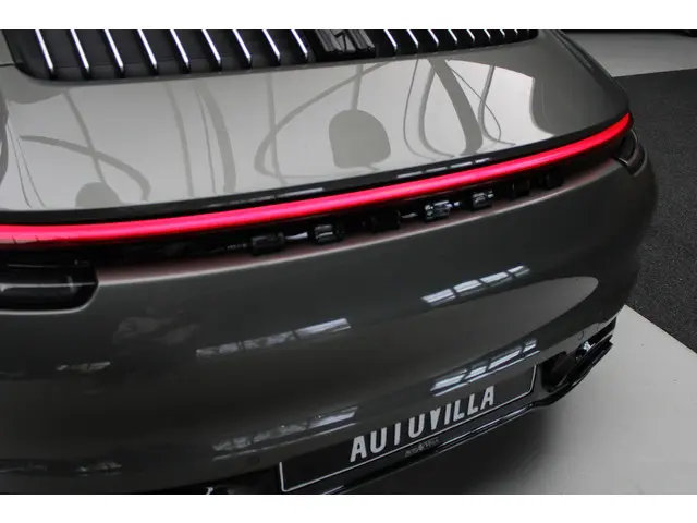 Porsche 911 3.0 4 Targa 2022 Benzine 37
