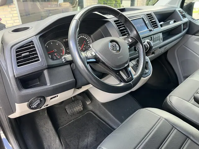 Volkswagen Transporter 2.0 TDI L2H1 Highline 2016 Diesel 4