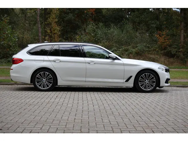 BMW 5 Serie Touring 530d High Executive 2020 Diesel 9