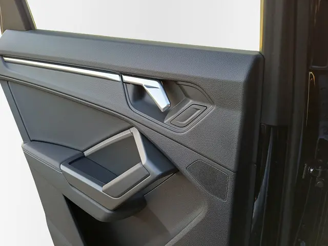 Audi Q3 35 TFSI S edition 2021 Hybride Benzine 33