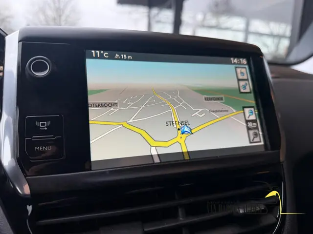 Peugeot 208 1.2 VTi Envy / apk 12-2026 2013 Benzine 24