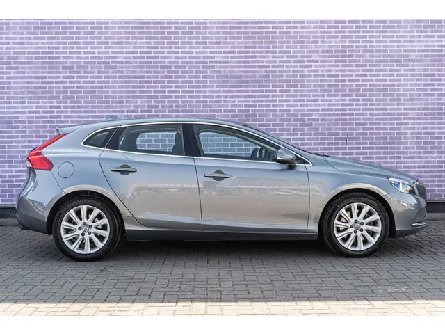 Volvo V40 T3 Momentum Automaat 2015 Benzine 12