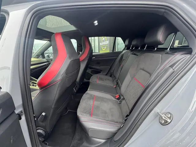 Volkswagen Golf 2.0 TSI 4Motion R 2021 Benzine 12