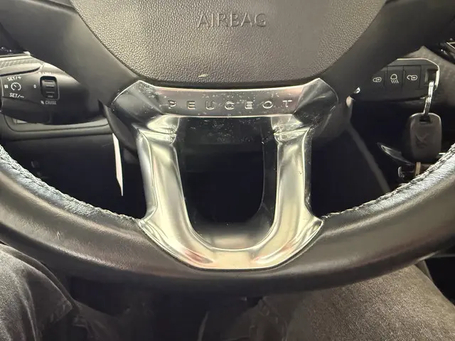 Peugeot 2008 1.2 PureTech Allure Automaat 2018 Benzine 14