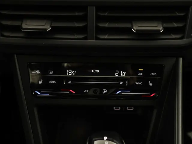 Volkswagen Polo 1.0 TSI 95pk DSG R-Line 2023 Benzine 9