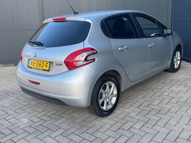 Peugeot 208 1.2 VTi Active / 5 Deurs / Pdc 2014 Benzine 4