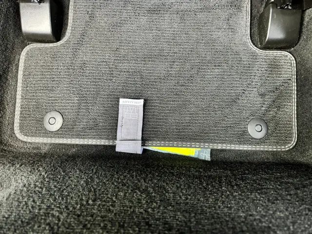 Volvo V40 2.0 T4 R-Design 2018 Benzine 15