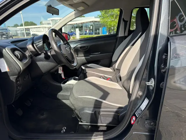 Toyota Aygo 1.0 VVT-i x-play 2015 Benzine 11