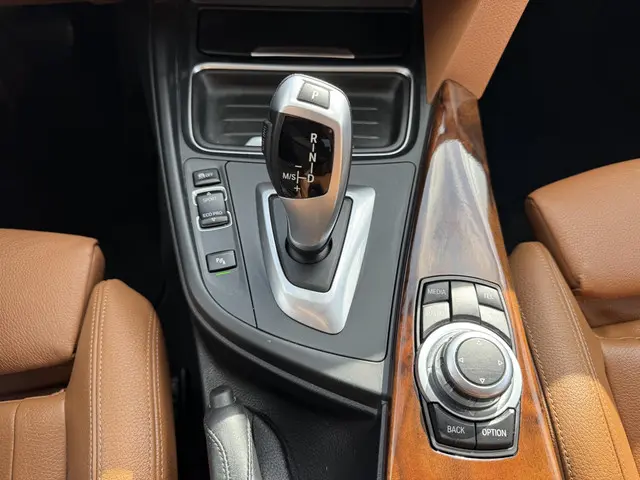 BMW 3 Serie 320i Upgrade Edition 2013 Benzine 25
