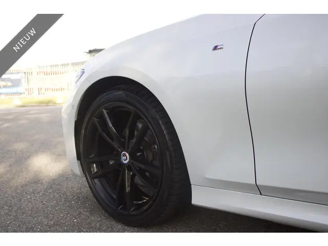BMW 3 Serie 320i High Executive 2022 Benzine 29
