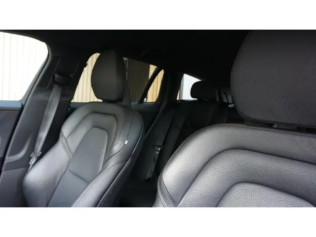 Volvo V60 2.0 T5 250pk R-Design 2019 Benzine 48