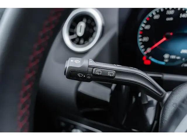Mercedes-Benz GLA 250 e AMG Line 2021 Hybride Benzine 37