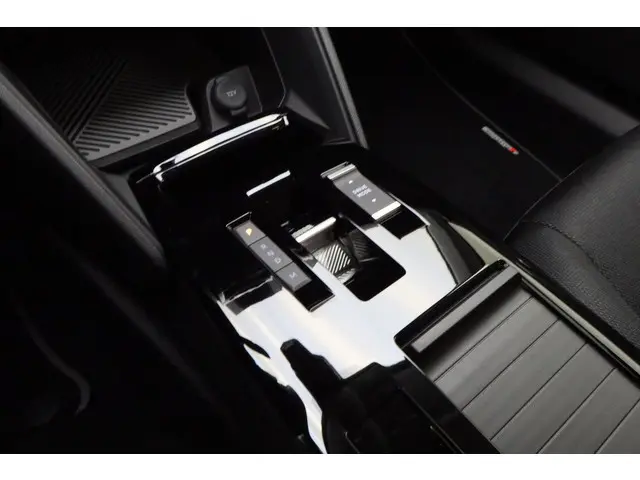 Citroën C4 1.2 Hybrid 145pk Collection 2025 Benzine 20