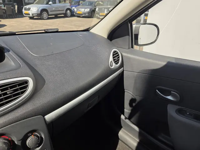 Renault Clio 1.2 Authentique 2012 Benzine 13