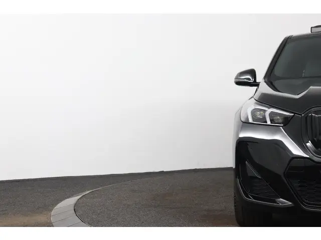 BMW iX1 xDrive30 Launch Edition 67 kWh 2023 Elektrisch 29