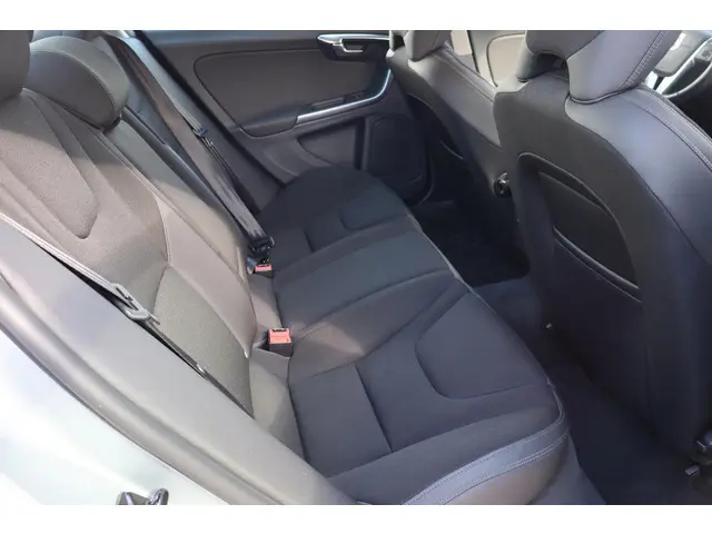 Volvo S60 1.6 T4 Momentum 2013 Benzine 13