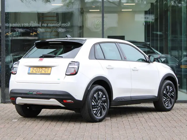 Fiat 600e RED 54 kWh 2024 Elektrisch 6