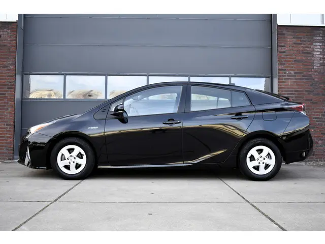 Toyota Prius 1.8 Black Edition 2018 Hybride Benzine 4