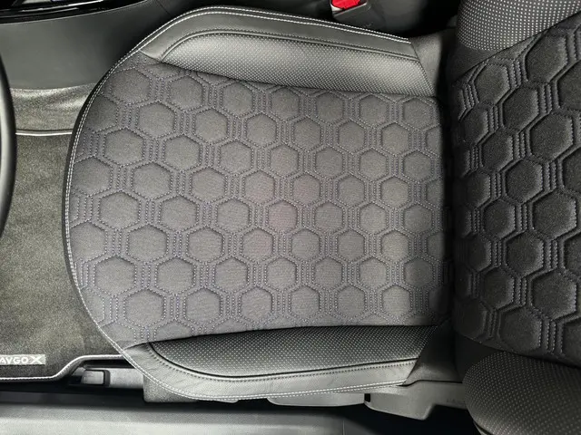 Toyota Aygo X 1.0 VVT-i S-CVT JBL automaat 2025 Benzine 15
