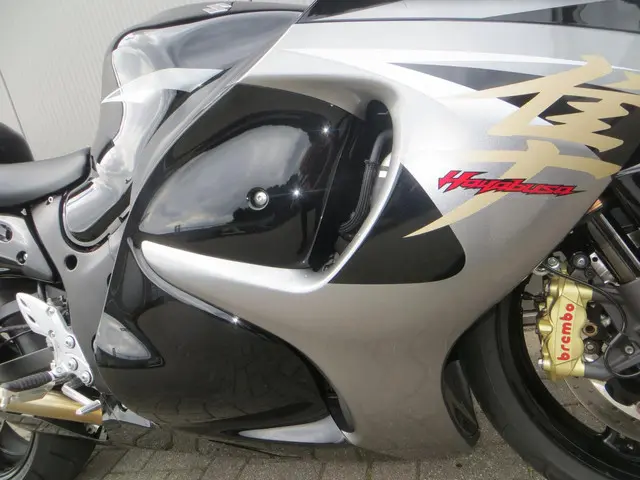 Suzuki GSX R 1300 Hayabusa 2015 Benzine 8