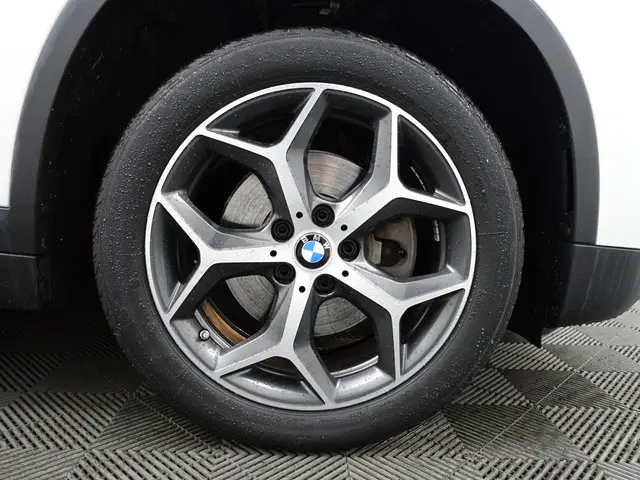 BMW X1 sDrive18i High Executive Aut- 2017 Benzine 23