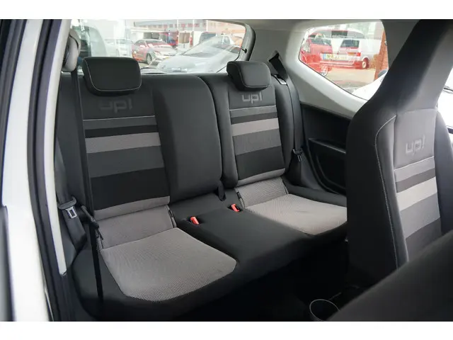 Volkswagen up! 1.0 cheer up! BlueMotion 2013 Benzine 12